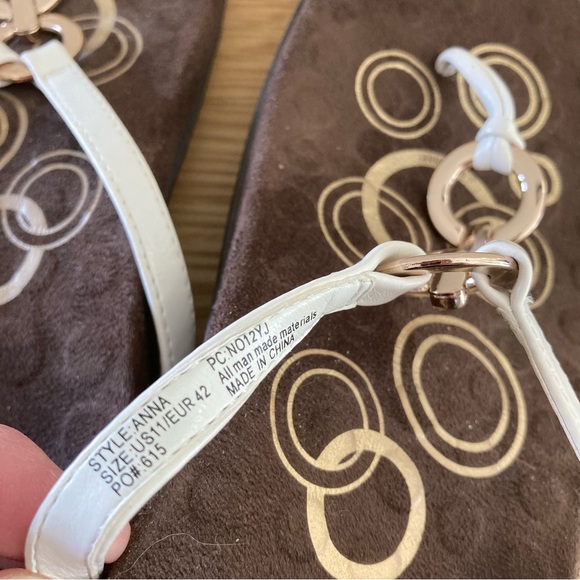 Orthaheel Size 11 Brown, Gold & White Thong Sandals - NWOT - Picture 3 of 9